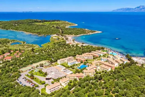 Ранни записвания на първа линия на о.Корфу, Гърция: Нощувка на база All Inclusive + три басейна в Mareblue Beach Resort****. Дете до 11.99г. БЕЗПЛАТНО!