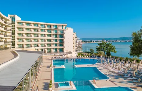 Нощувка на човек с изхранване all inclusive в Феста Панорама, Несебър