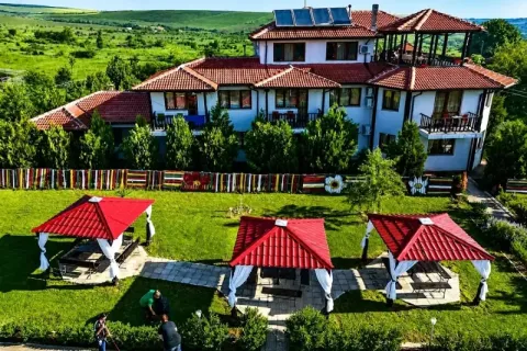 Почивка до Луковит: Нощувка на човек със закуска от Къща за гости Миша, с. Петревене. Дете до 14г - БЕЗПЛАТНО!
