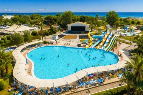 На първа линия в Сиде, Турция: Транспорт + 7 нощувки на човек на база Ultra All Inclusive + басейни в ASTERIA FAMILY RESORT SIDE 5*. Дете до 11.99 г. безплатно