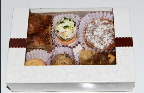 Сладка кутия за всеки повод - малко удоволствие, събрано с внимание и вкус - 6 бр. вкусни вдъхновения