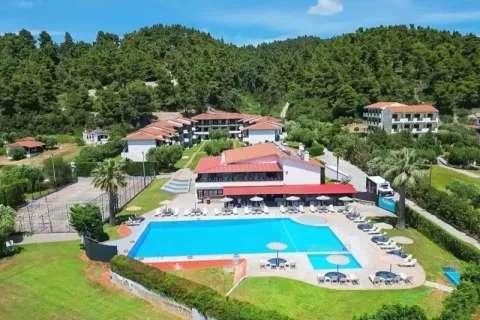 Ранни записвания във Фурка, Гърция: Нощувка на база All Inclusive + басейн в хотел Bellagio. Дете до 12г. безплатно